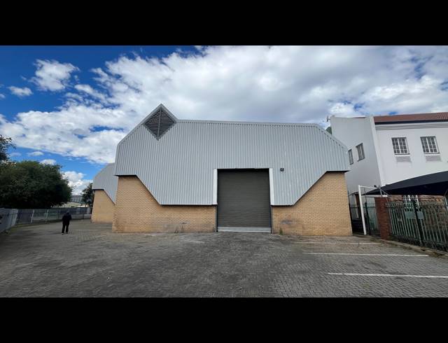 1,092M² WAREHOUSE TO LET IN SPARTAN